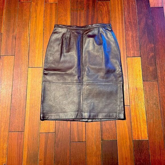 Jaclyn Smith Classic Leather Skirt - Picture 2 of 6